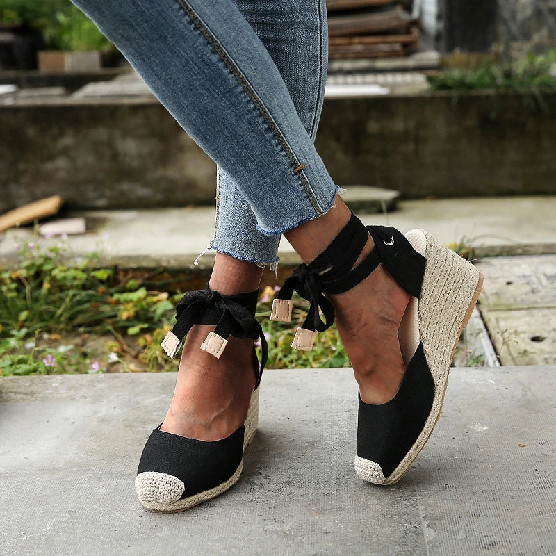 Stilvolle Damen-Sandalen mit spitzem Zehenbereich und hohen Absätzen